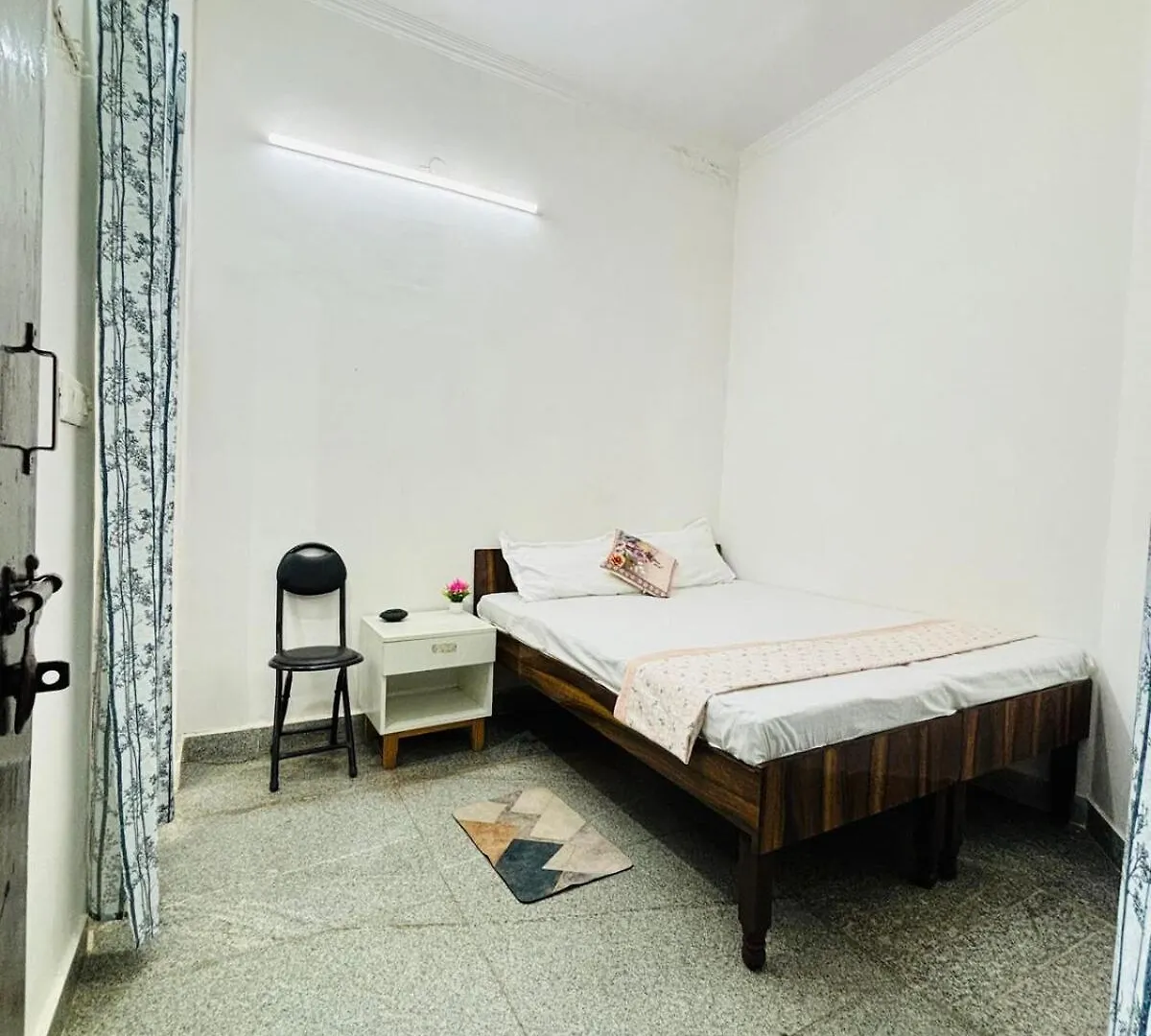 Funtastic Ac Rooms Near Medicity Gurgaon 0*,  India