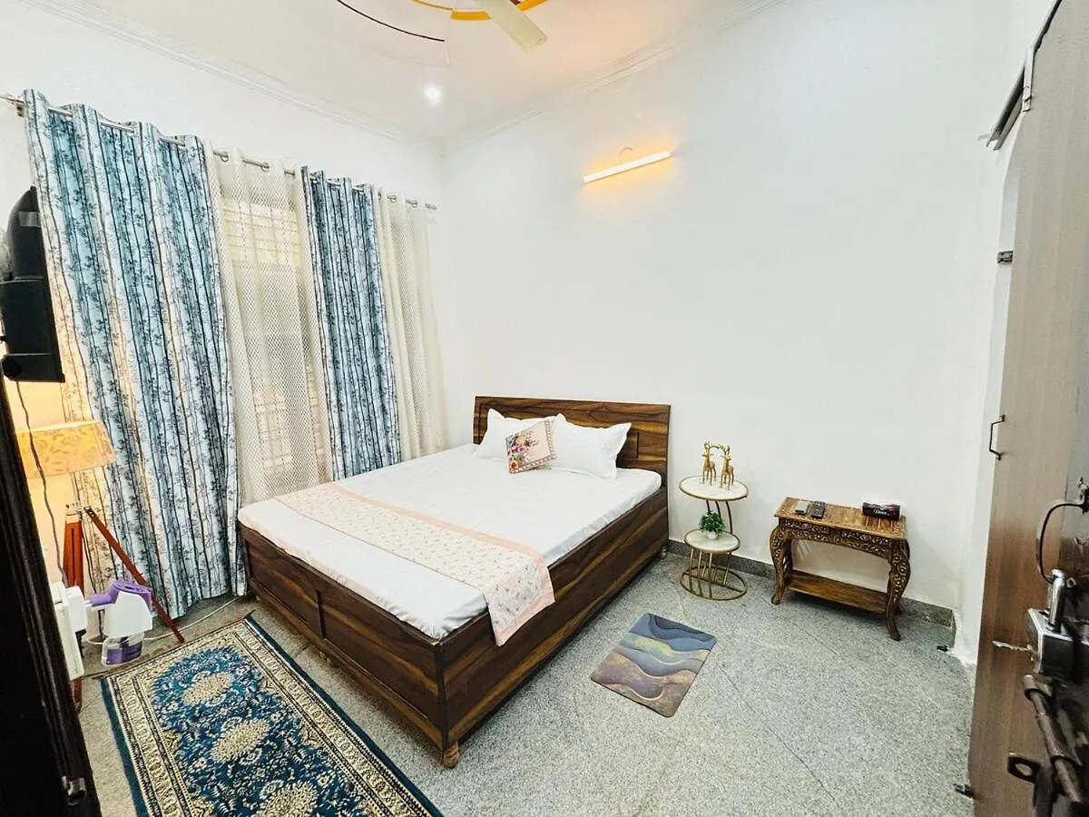 Funtastic Ac Rooms Near Medicity Gurgaon 0*,