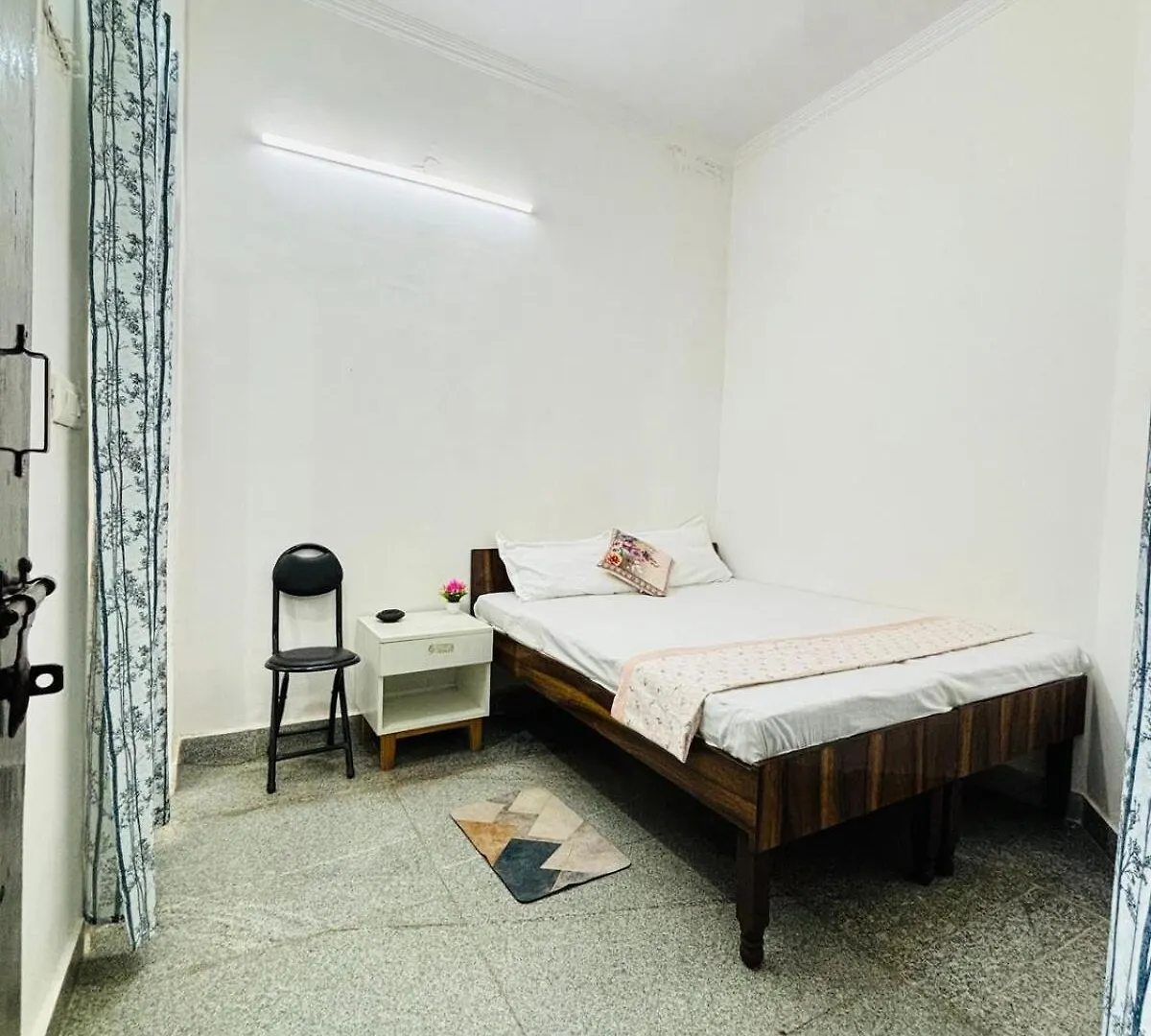 Funtastic Ac Rooms Near Medicity Gurgaon 0*,  India